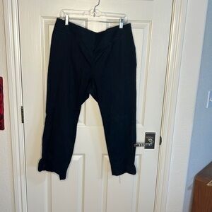 Akris black cotton capris.